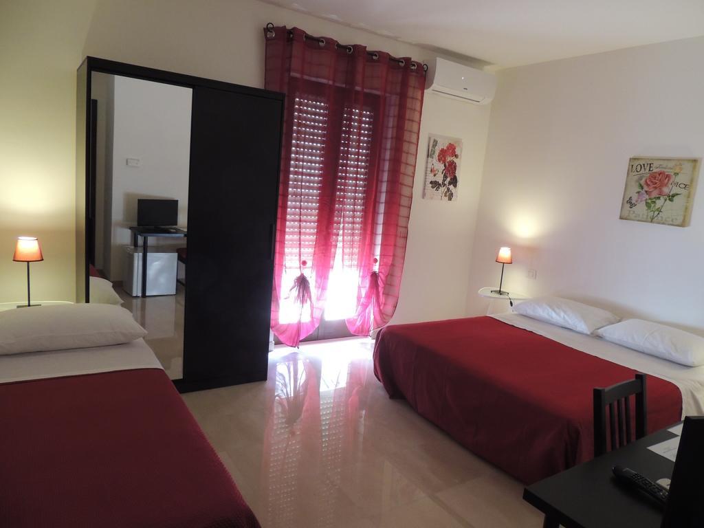 Domus Taranto Unica Sede Hotel Room photo