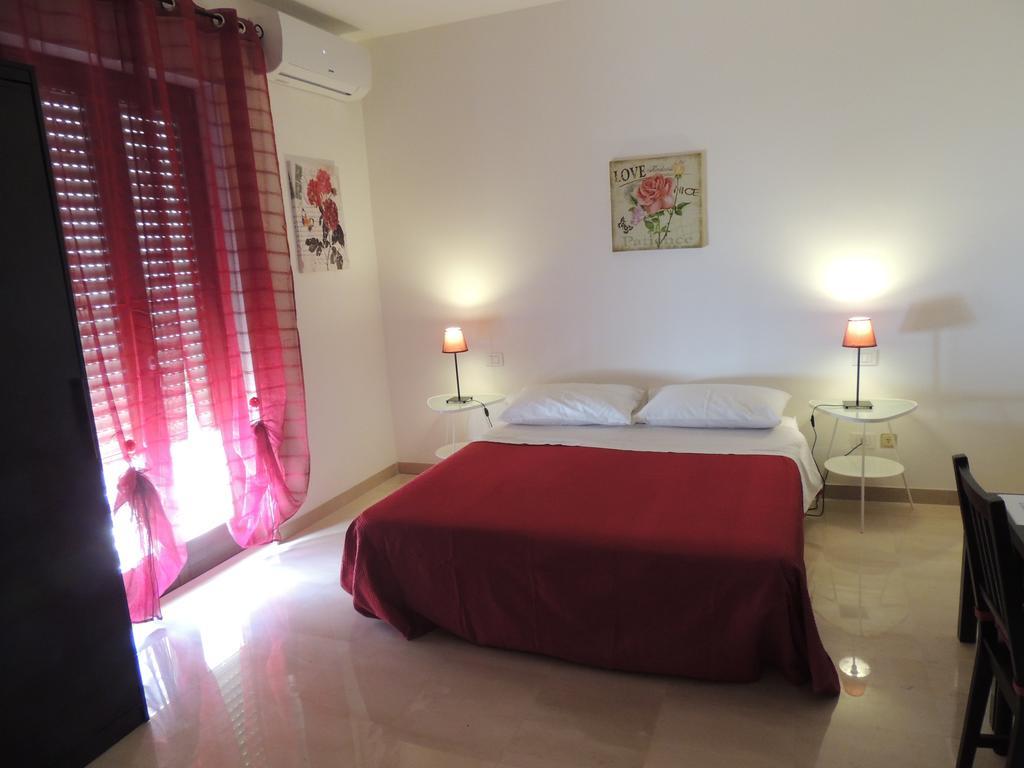 Domus Taranto Unica Sede Hotel Room photo