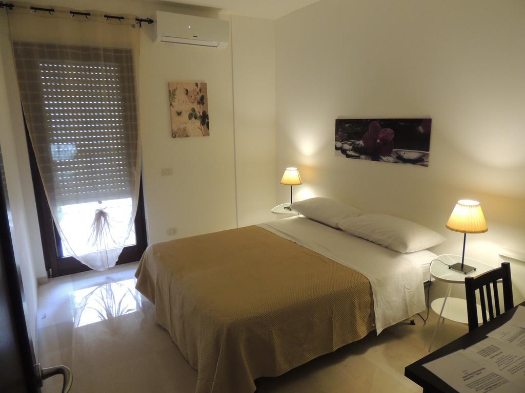 Domus Taranto Unica Sede Hotel Room photo