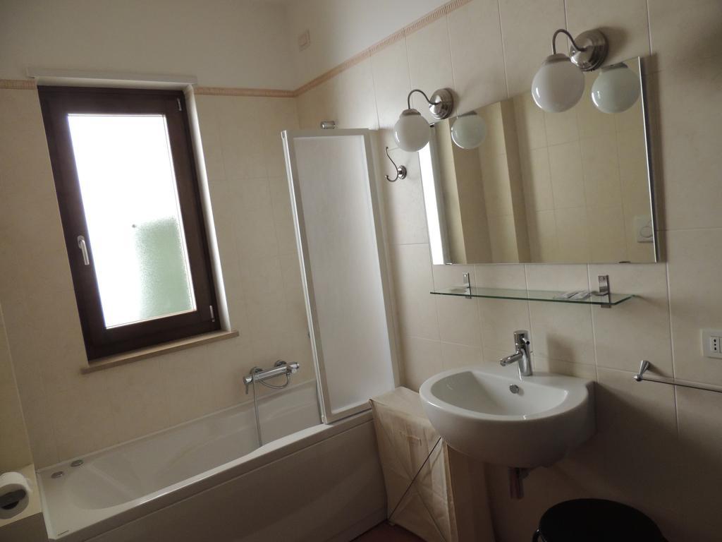 Domus Taranto Unica Sede Hotel Room photo